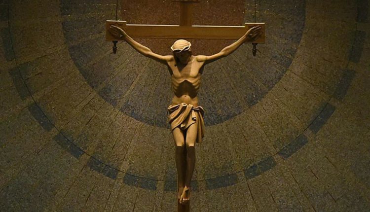 O que significa a Adoração da Cruz